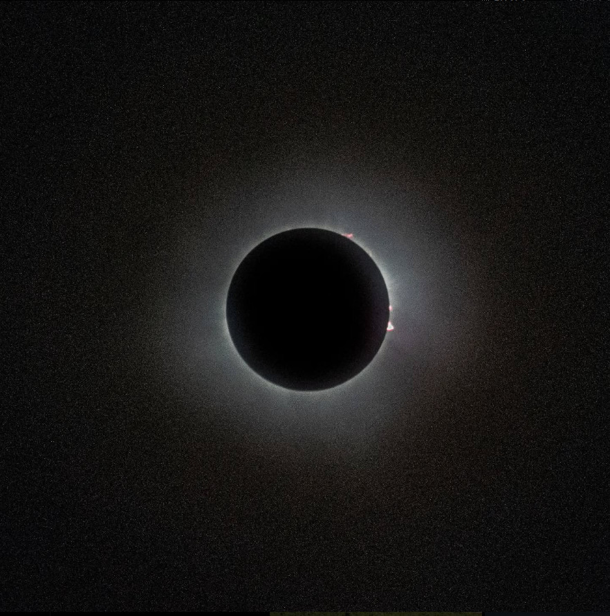 Eclipse Total.\n12:22 pm.